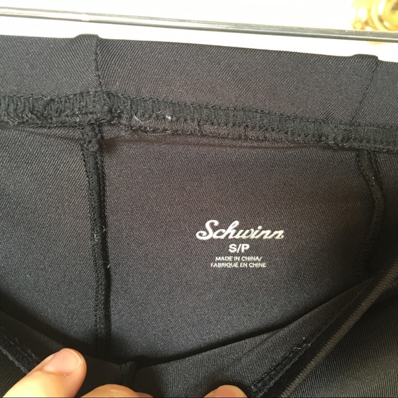 Women’s Schwinn Biking Shorts *like new* - Picture 4 of 4